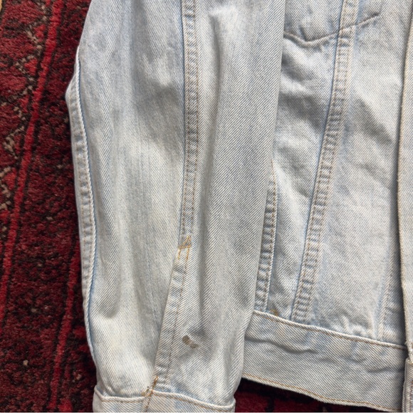 Levi's Vintage Men's Light Wash Denim Trucker Jacket Size 40 - Picture 11 of 12